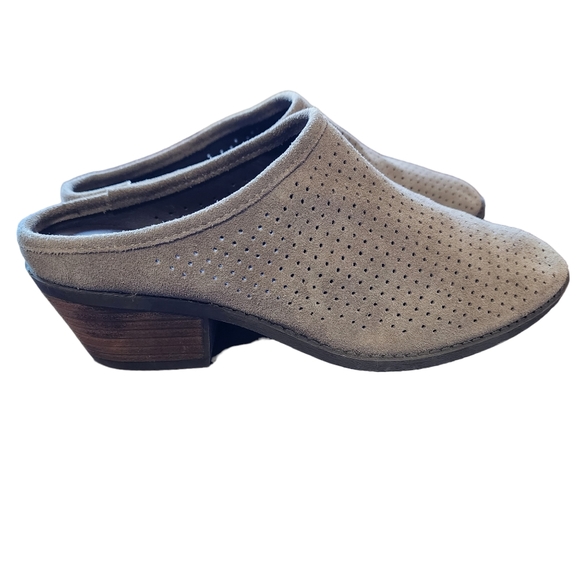 Me Too Zadiee Mules Shoes Women's 6M Beige Suede Stacked Heel Slip On - Picture 4 of 11